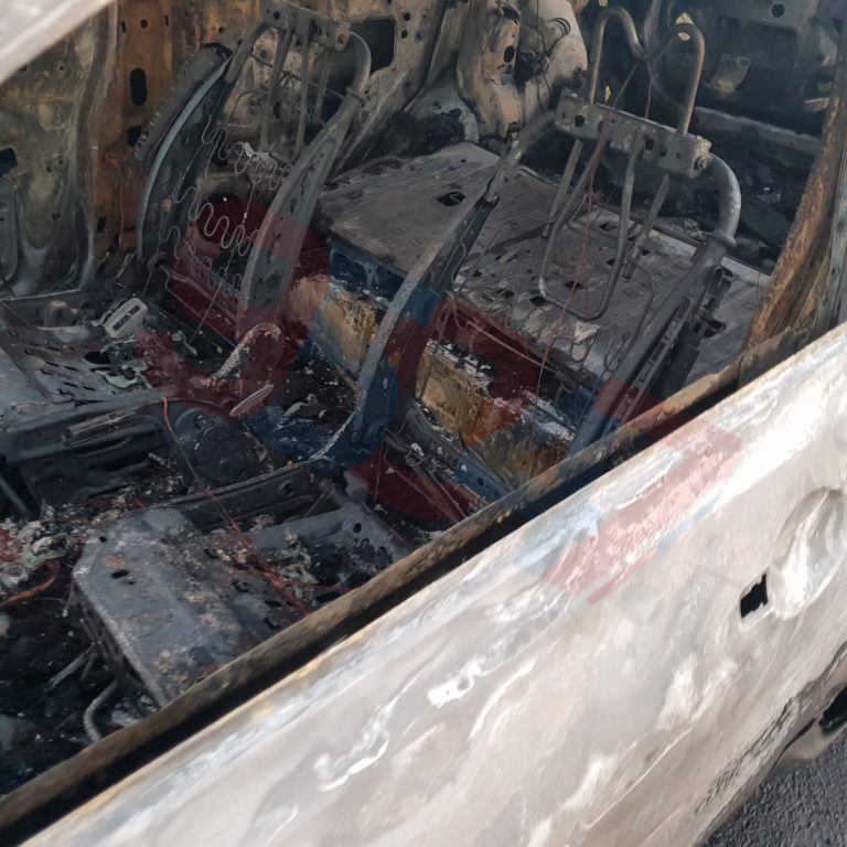 AUTO IN FIAMME NELLA NOTTE NELLA ZONA INDUSTRIALE DI BELPASSO