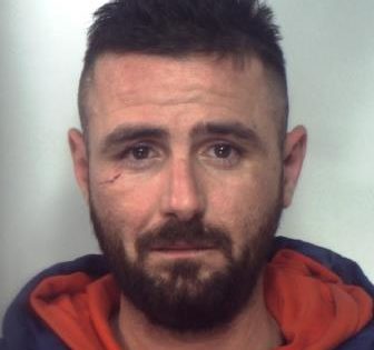 SCORDIA: TENTA FURTI IN SEQUENZA “SPACCANDO” ANCHE UNA VETRATA DI UN  CIRCOLO RICREATIVO, ARRESTATO