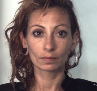 CATANIA: COLTA IN FLAGRANTE MENTRE RUBA IN UN NEGOZIO H&M DI CATANIA