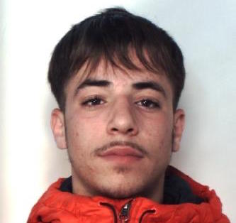 CATANIA: ARMATO DI PISTOLA RAPINA UNA TABACCHERIA, ARRESTATO