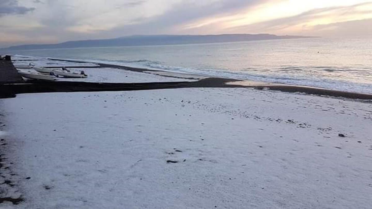 GRANDINATA A ROCCALUMERA: SI SPALA IL GHIACCIO PER LIBERARE LE STRADE - 