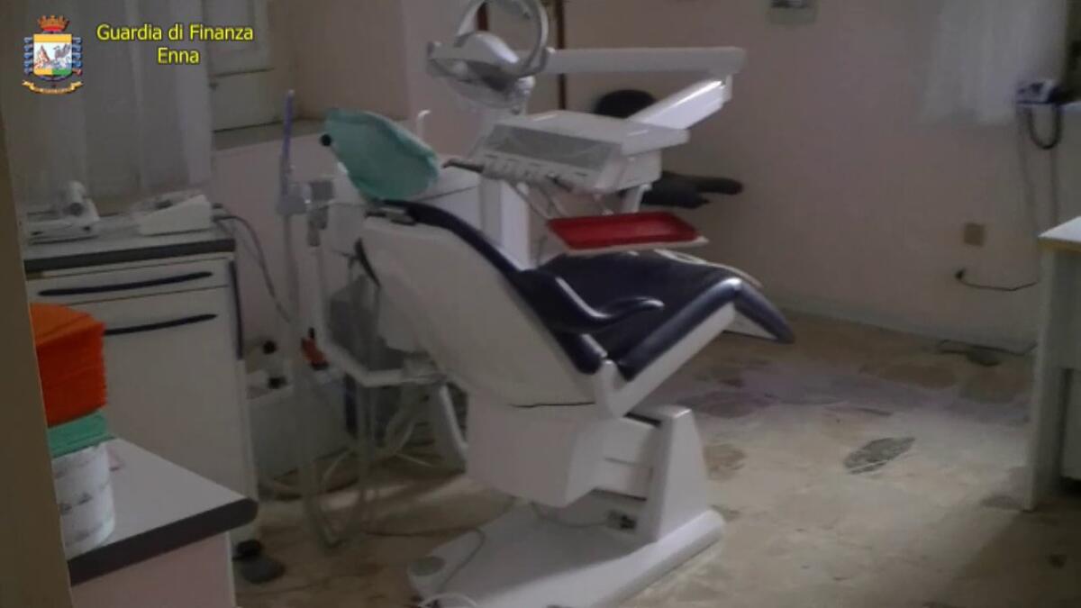 NICOSIA: LA FINANZA SCOPRE UN FALSO DENTISTA REDDITO DA 600MILA EURO MA NESSUN TITOLO - 