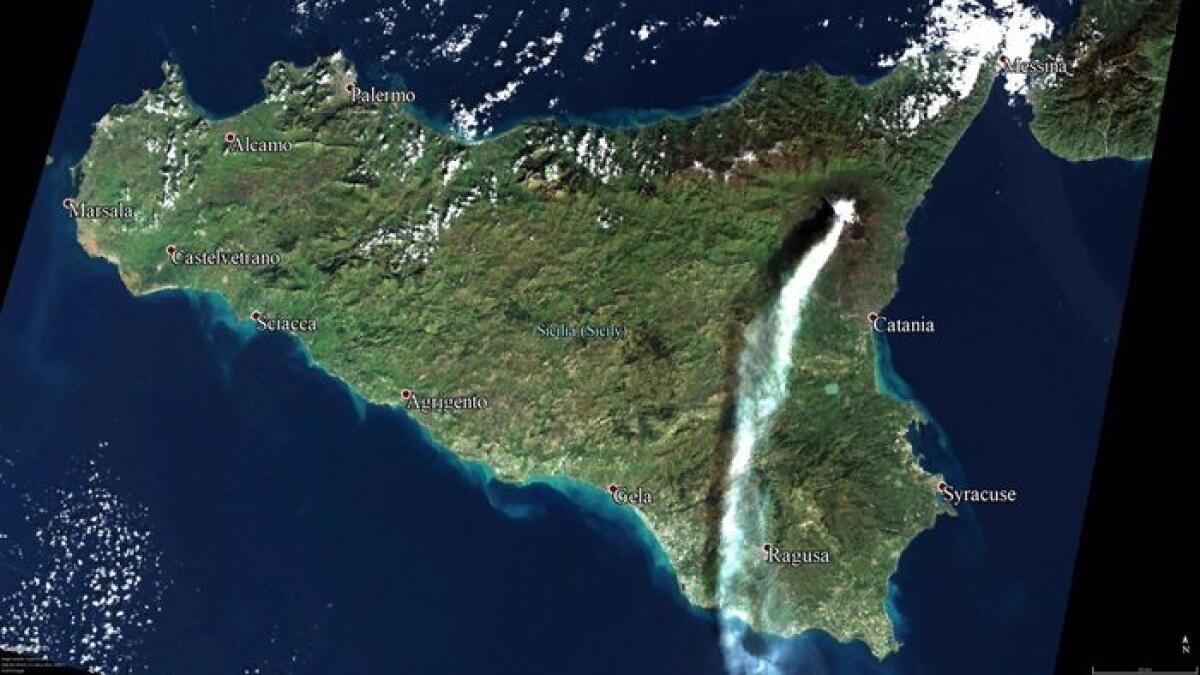 ETNA, IL PENNACCHIO SEMBRA UNA LACRIMA VISTA DAI SATELLITI - 