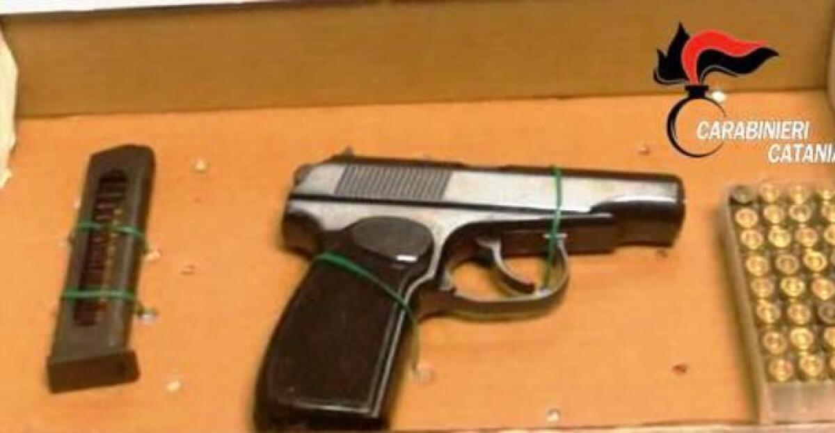 CATANIA: I “LUPI” SCOVANO E SEQUESTRANO UNA PISTOLA E DELLE MUNIZIONI - 