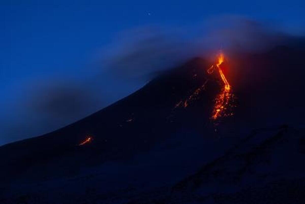 ETNA: ERUZIONE DA NUOVO CRATERE SUD-EST - 