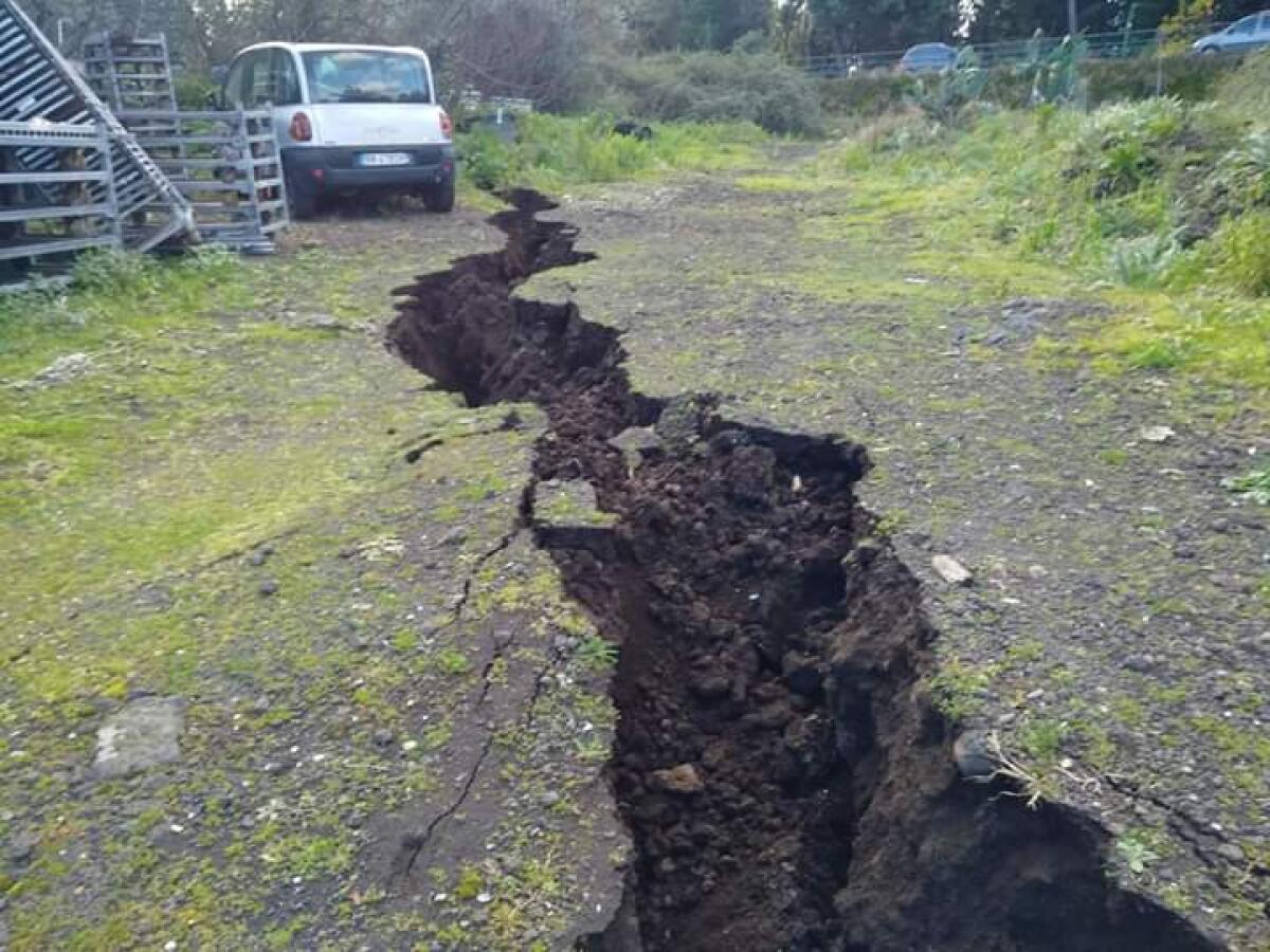 TERREMOTO: L'ESPERTO: "POSSIBILI NUOVE BOCCHE DI ERUZIONE" - 