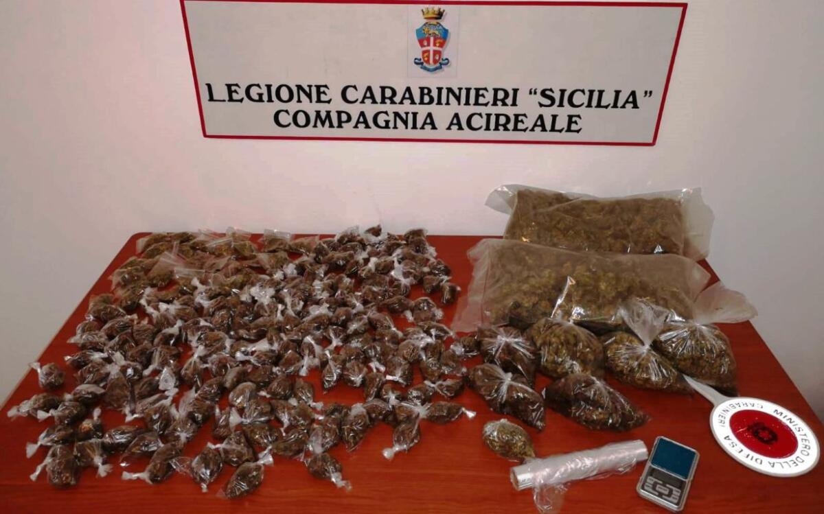 ACI CATENA: SPACCIAVA IN CASA DINANZI LA FIGLIA DI SOLI 7 ANNI, ARRESTATA - 