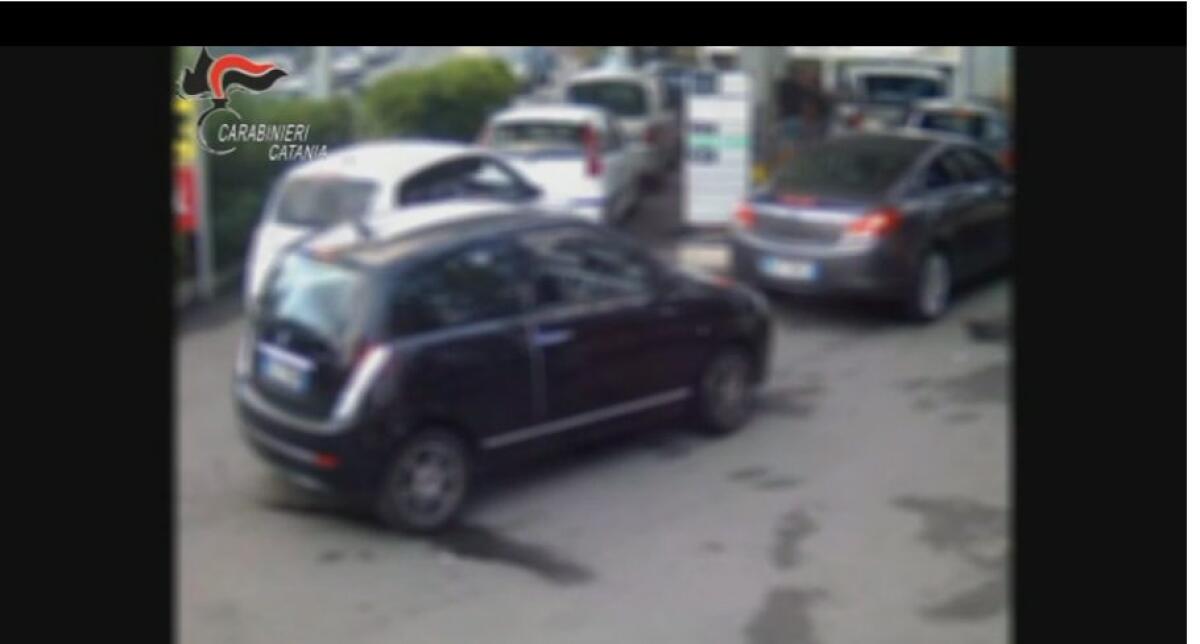 GIARRE: DISTRIBUTORE IN TILT E PIENO A "SBAFO", 40 DENUNCIATI - 