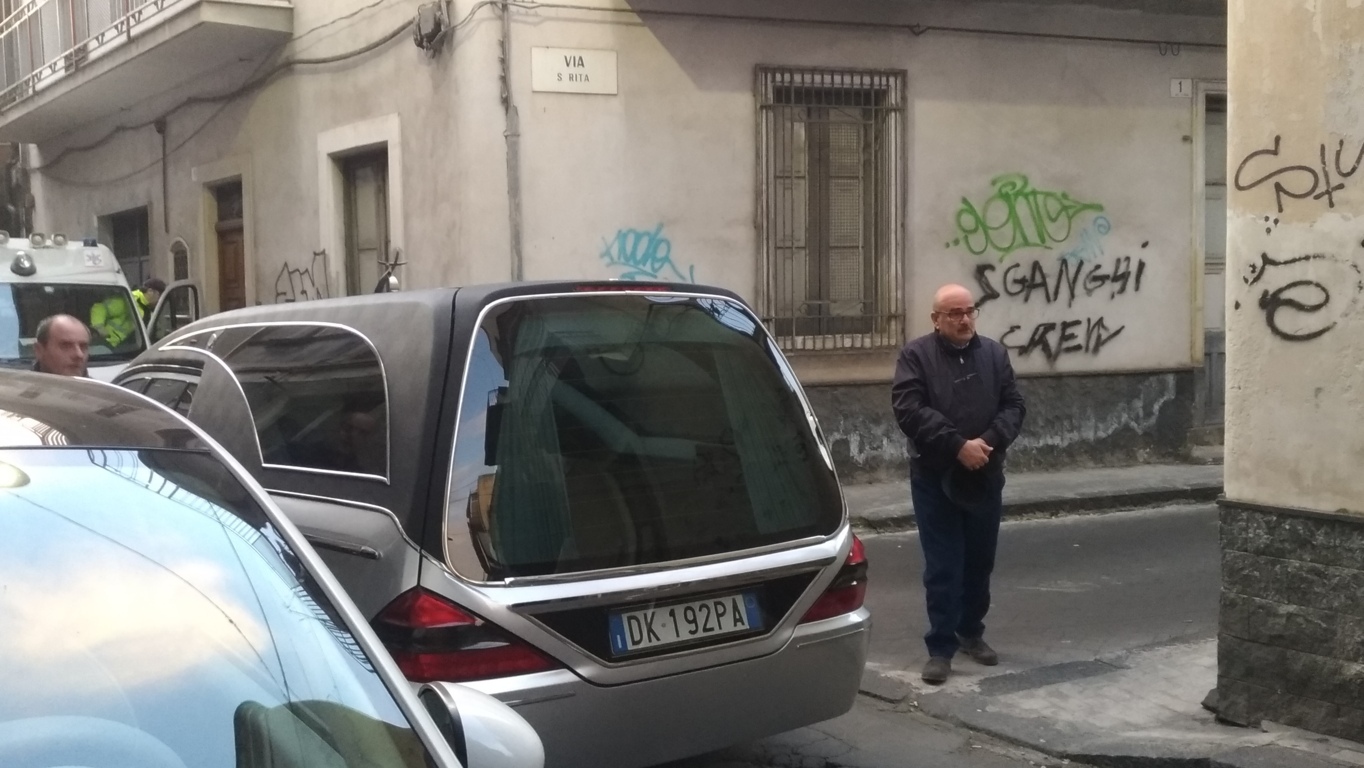 CHOC A PATERNO', BROKER UCCIDE MOGLIE E FIGLI DI 6 E 4 ANNI E SI SUICIDA