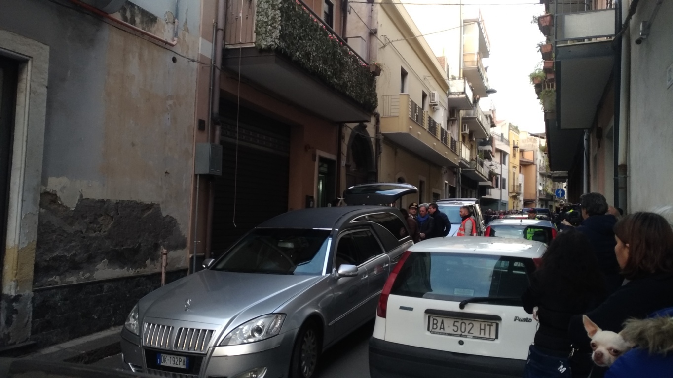 CHOC A PATERNO', BROKER UCCIDE MOGLIE E FIGLI DI 6 E 4 ANNI E SI SUICIDA