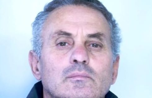 INSEGUE UNA DONNA MINACCIANDOLA CON UN COLTELLO: ARRESTATO