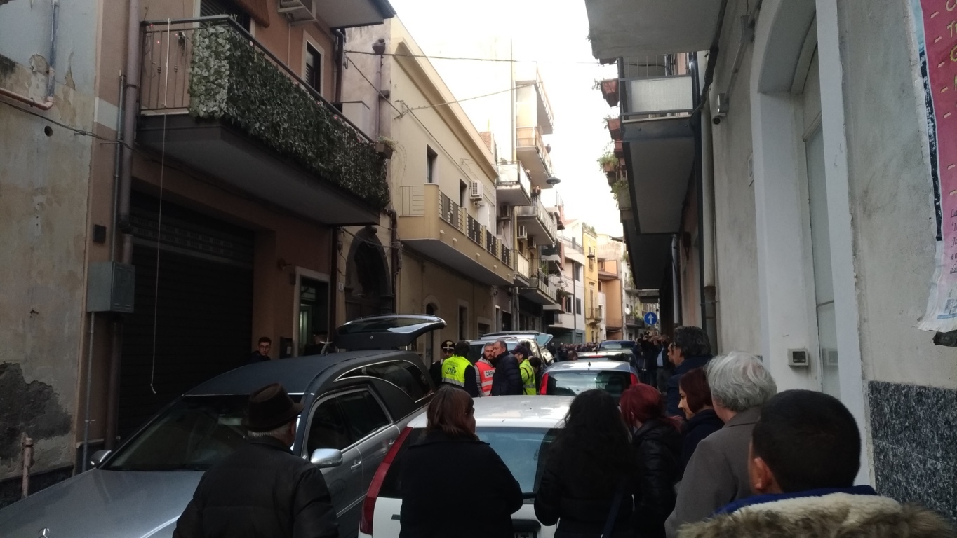 CHOC A PATERNO', BROKER UCCIDE MOGLIE E FIGLI DI 6 E 4 ANNI E SI SUICIDA