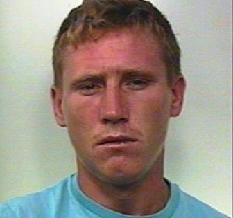 PATERNÒ: DETENUTO “PIZZICATO” A SPASSO PER IL PAESE DA UN CARABINIERE LIBERO DAL SERVIZIO.