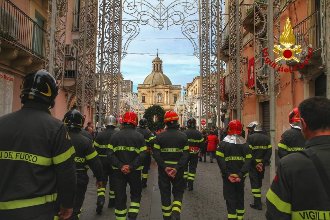 PATERNÒ: OMAGGIO DEI VIGILI DEL FUOCO A  SANTA BARBARA