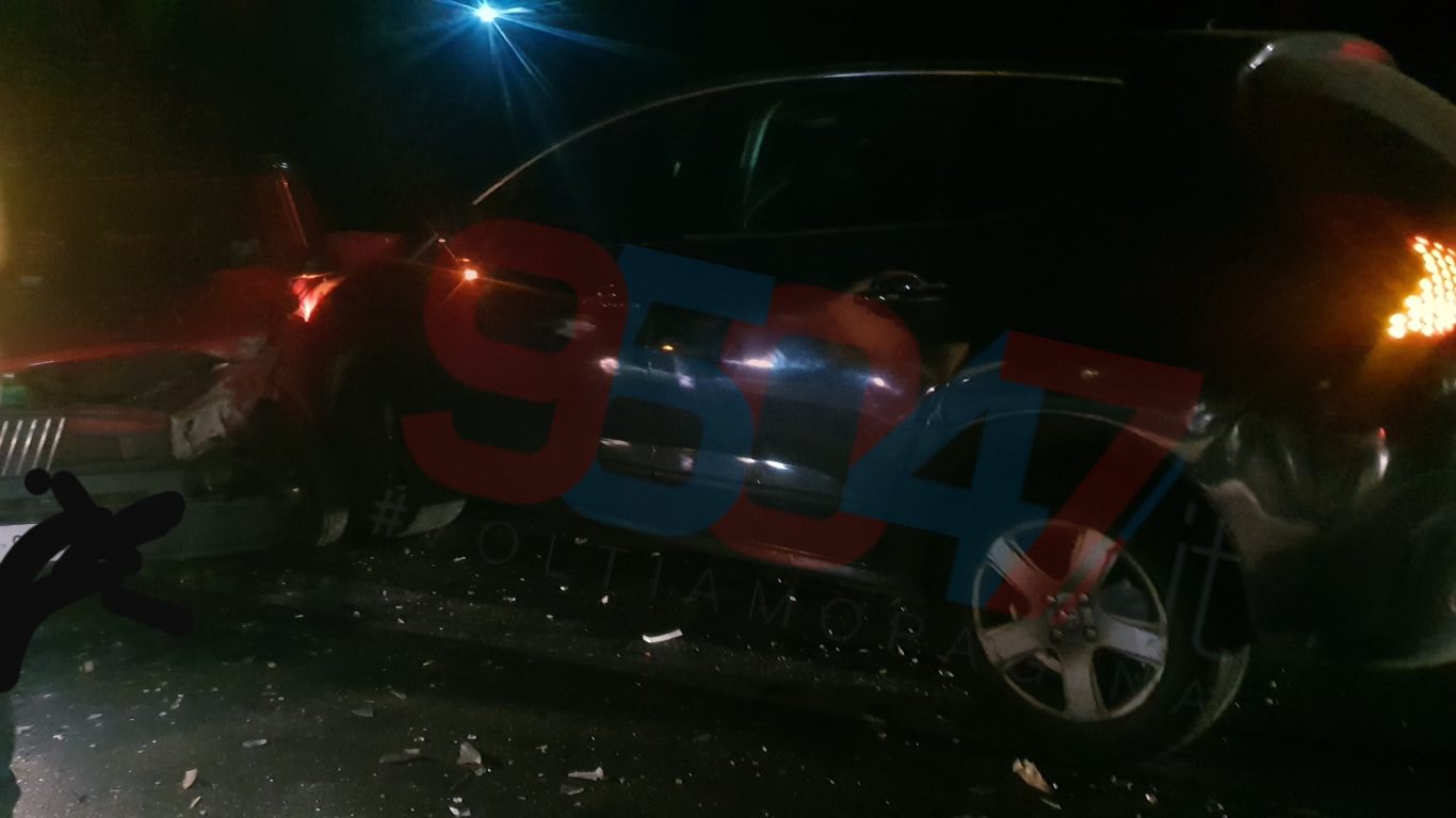 INCIDENTE ALL'INGRESSO DI PATERNÒ, TRA I FERITI UN BAMBINO