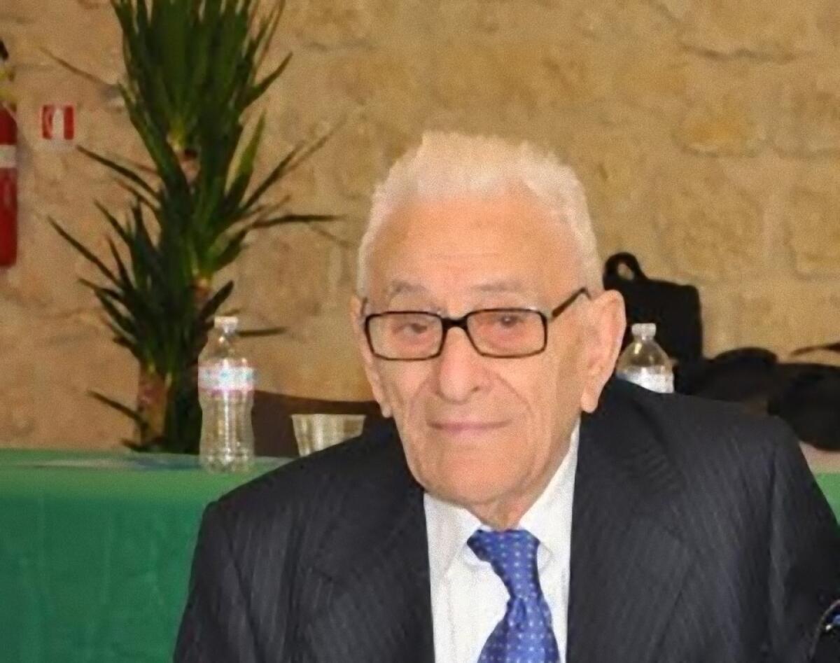 PATERNÓ: SI É SPENTO IL PROF. ANGELINO CUNSOLO - 