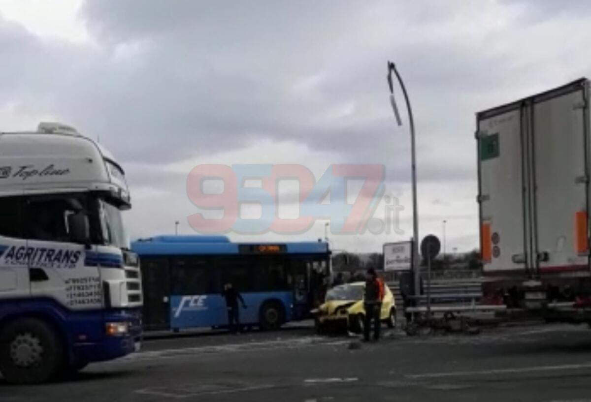 GRAVISSIMO INCIDENTE SULLA SS121 DIREZIONE CATANIA, ELISOCCORSO SUL POSTO - 
