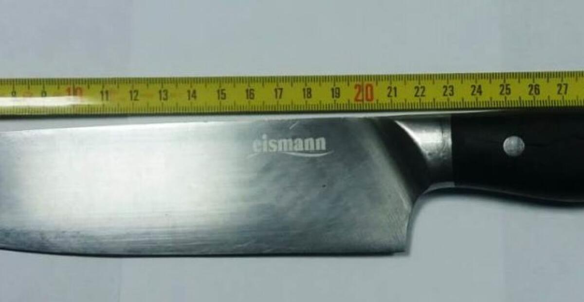 TREMESTIERI ETNEO: AGGREDISCE CON UN COLTELLO I CC INTERVENUTI PER SEDARE UN LITE TRA LUI E IL PADRE, ARRESTATO - 