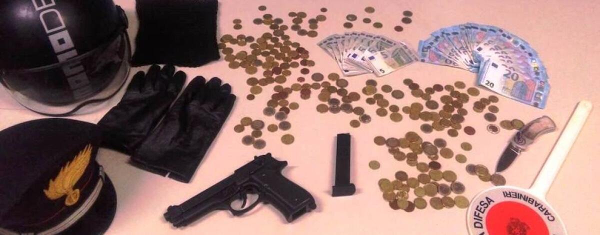 MASCALUCIA: Presi con le armi in pugno mentre rapinano un supermercato - 