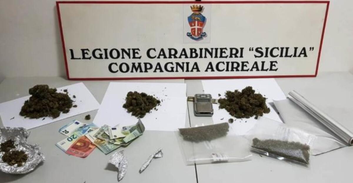 ACIREALE: GIOVANE PUSHER RICEVEVA I CLIENTI IN CASA, ARRESTATO - 