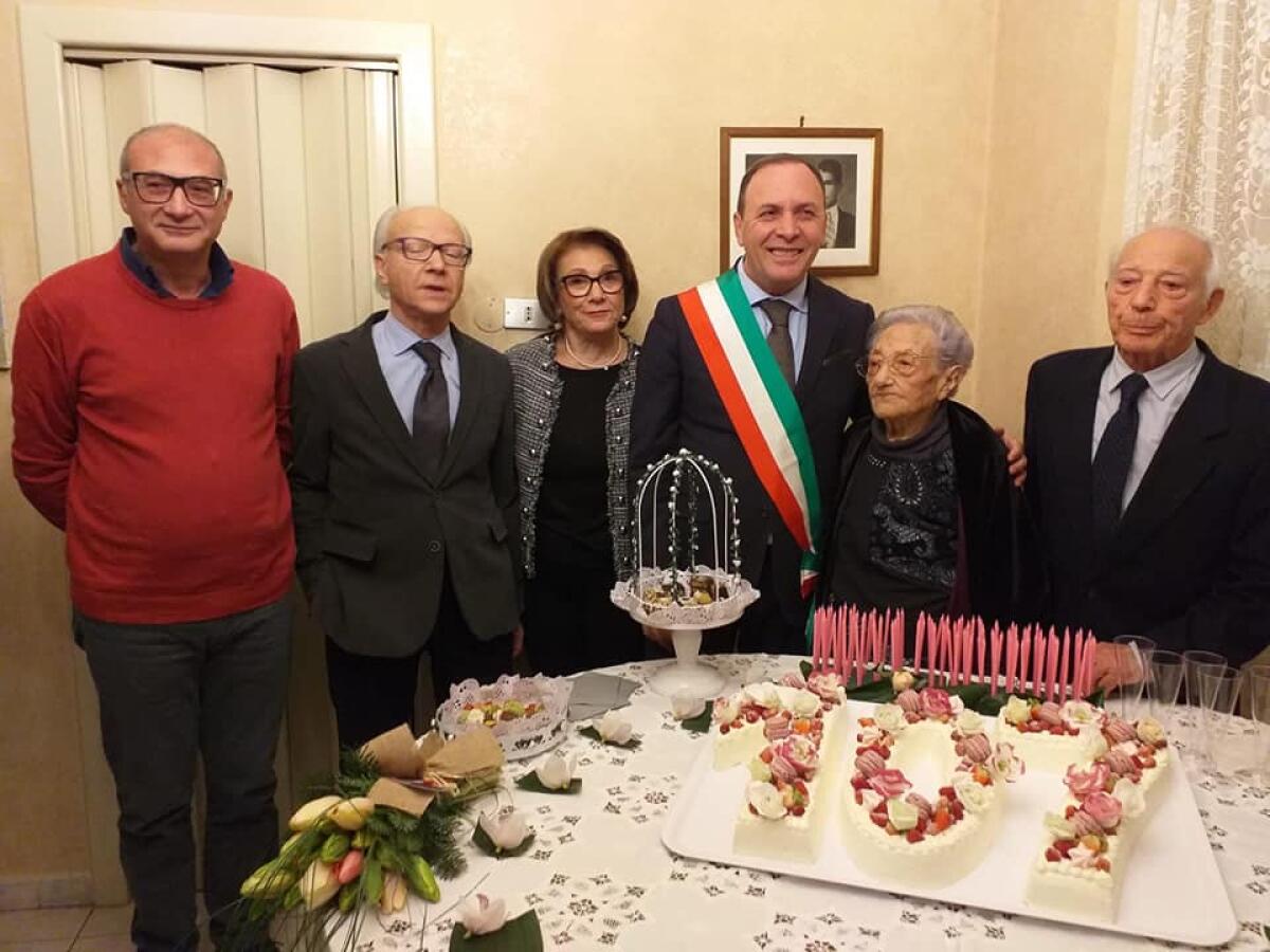 Tanti auguri a nonna Maria Rosaria che ieri ha compiuto 107 anni! - 