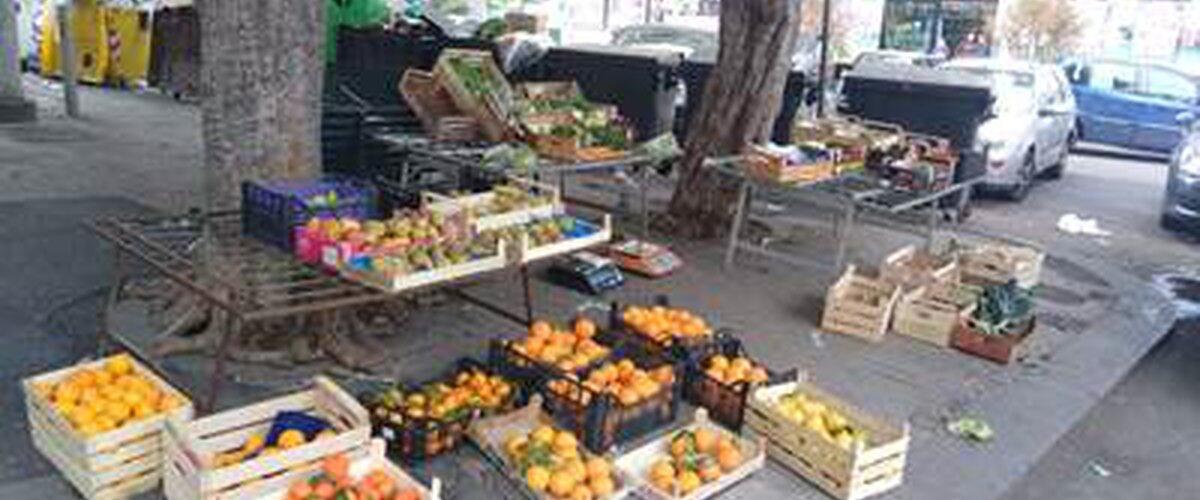 CATANIA: INDAGATO E SEQUESTRATI 250 KG DI FRUTTA A VENDITORE AMBULANTE - 