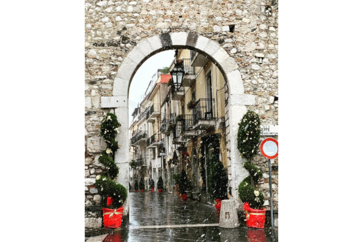 PURE TAORMINA E LE ISOLE EOLIE IN "BIANCO" - 