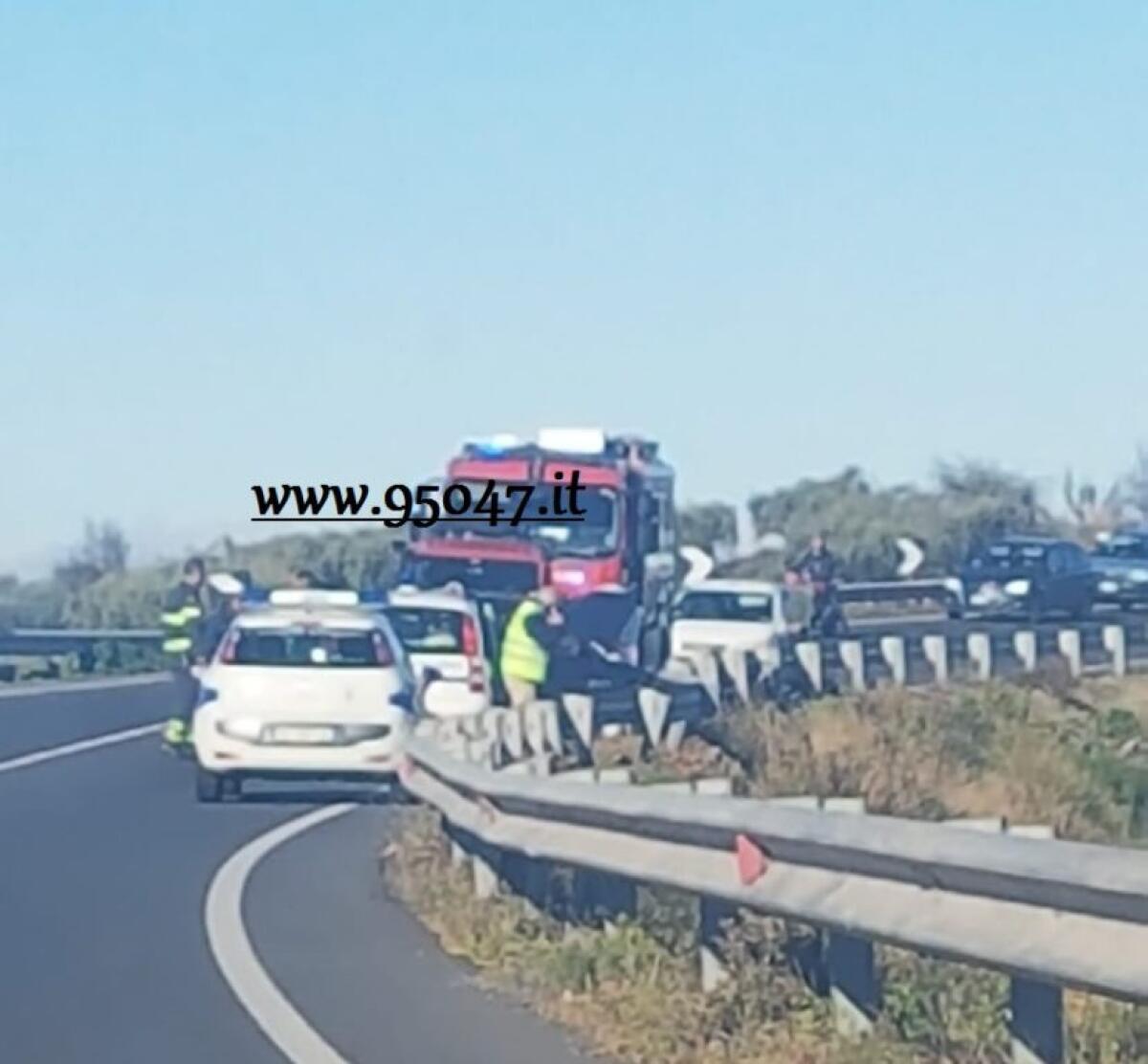 INCIDENTE NEI PRESSI DELLO SVINCOLO BIANCAVILLA - TRAFFICO RALLENTATO - 