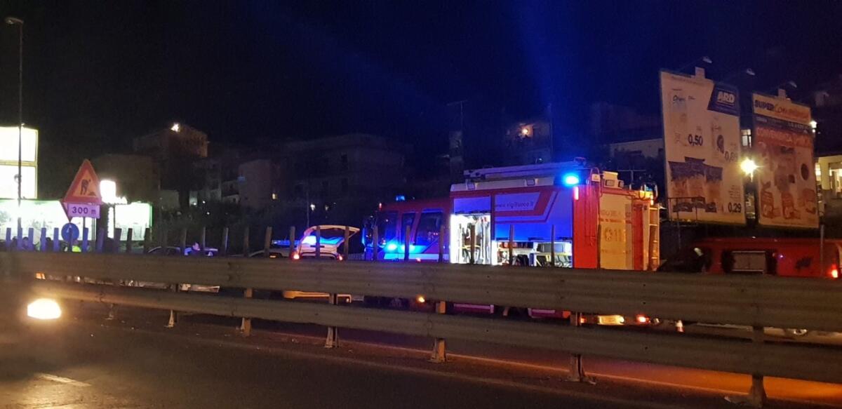 INCIDENTE SS121, AUTO RIBALTATA - 