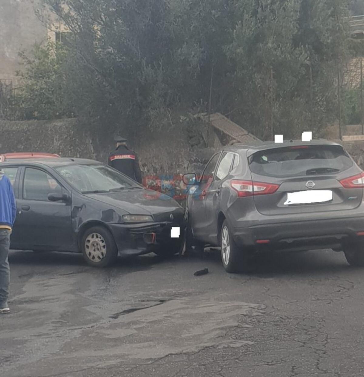 PATERNO': INCIDENTE IN VIA LIBERTA', 3 FERITI - 