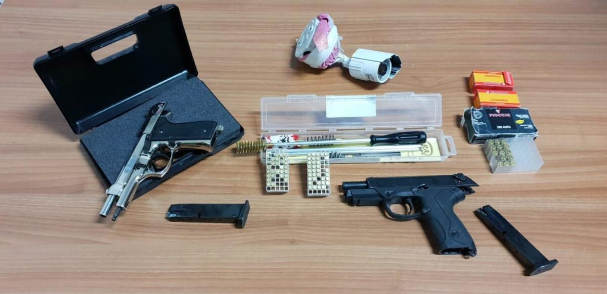 BIANCAVILLA: OCCULTAVA NEL SOTTOTETTO ARMI E MUNIZIONI: ARRESTATO - 