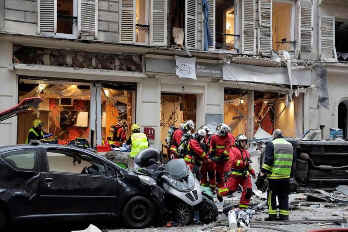 PARIGI: Esplosione per una fuga di gas: 3 morti. Feriti 3 italiani: grave una Trapanese - 