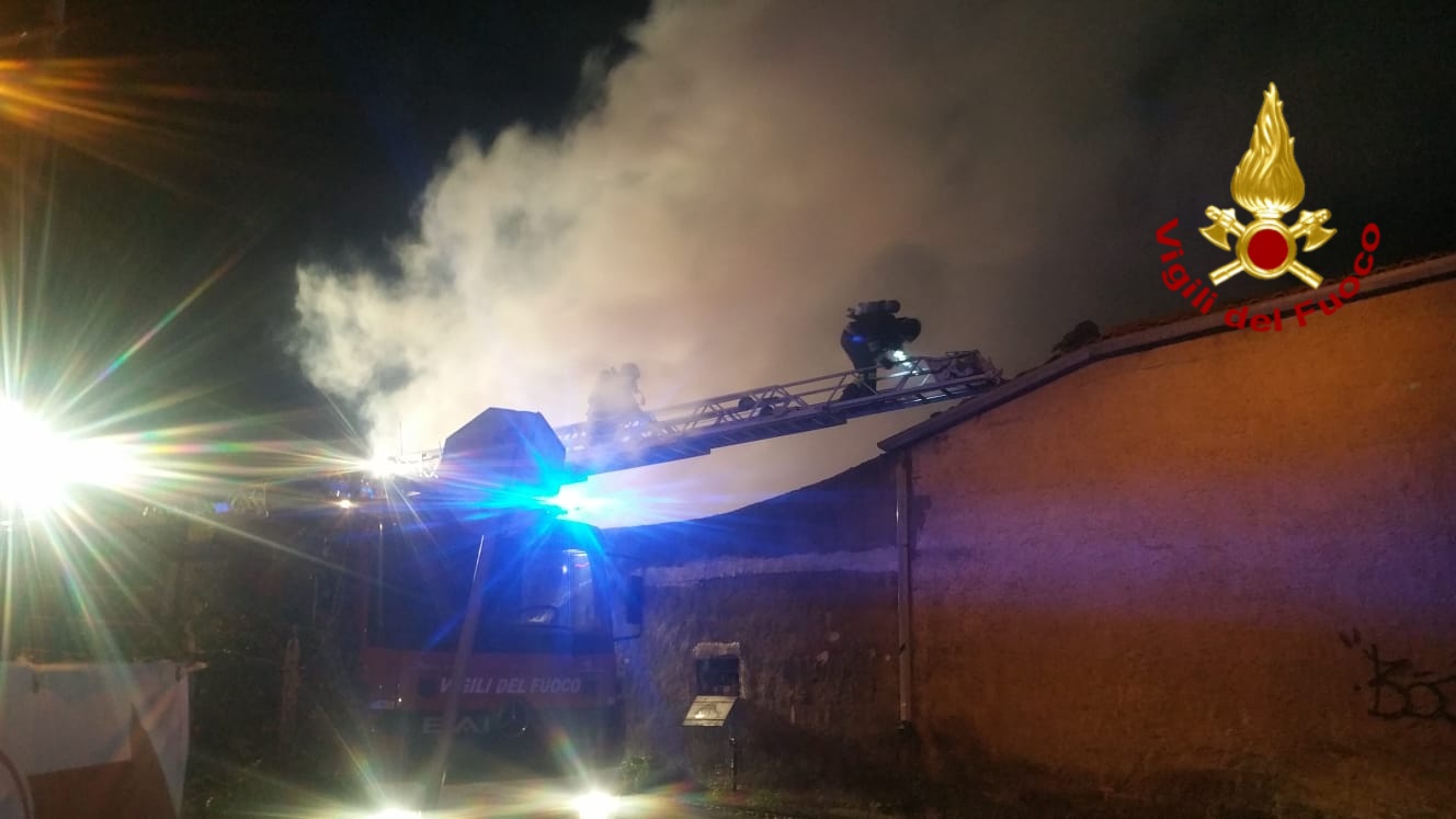 GRAVINA DI CATANIA: INCENDIO IN UN ABITAZIONE