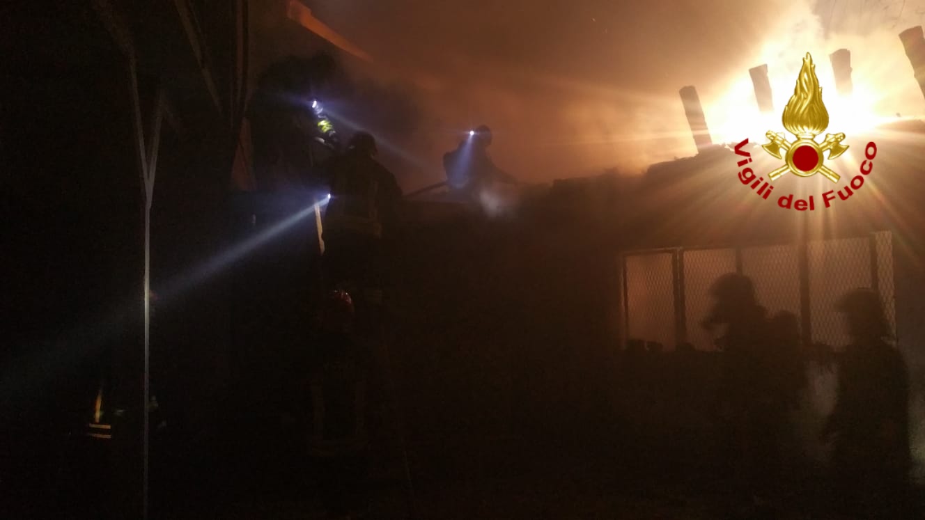 GRAVINA DI CATANIA: INCENDIO IN UN ABITAZIONE