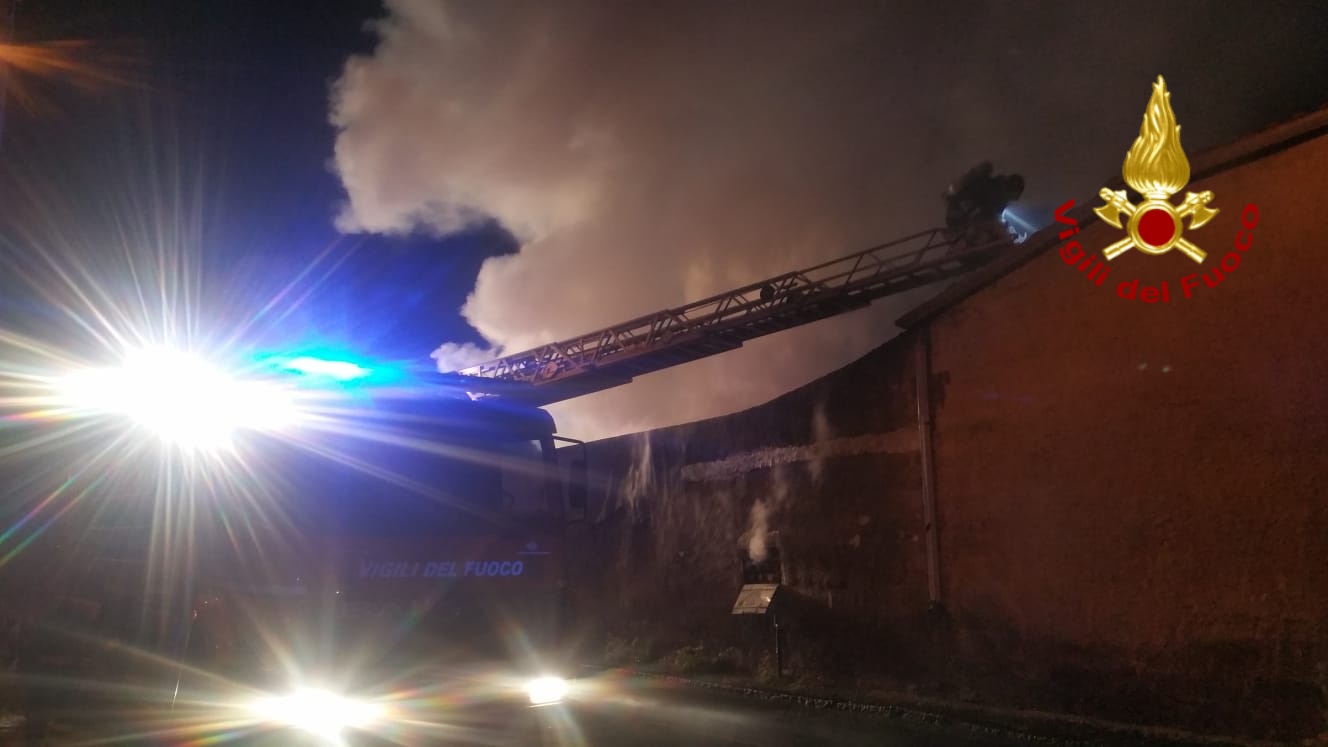 GRAVINA DI CATANIA: INCENDIO IN UN ABITAZIONE
