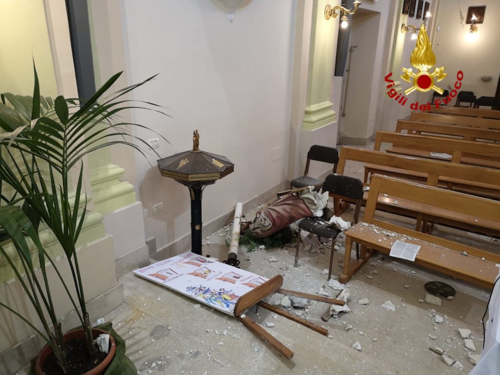 ACIREALE, ESEGUITI SOPRALLUOGO E MESSA IN SICUREZZA DELLA CHIESA DI “SANTA MARIA DELLE GRAZIE”