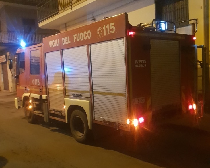 PATERNO': 93ENNE NON RISPONDE AL FIGLIO, INTERVENGONO I VVF, MA TUTTO OK