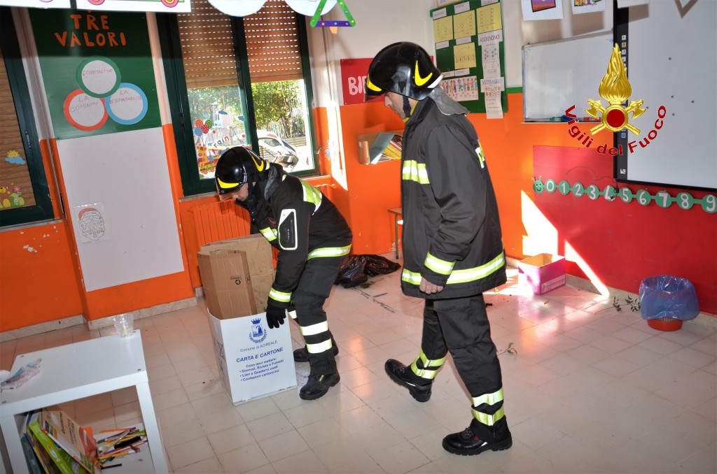 SISMA DEL 26 DICEMBRE, CONTINUA L’ATTIVITÀ DI RECUPERO BENI, I POMPIERI SALVANO QUADERNI E COLORI