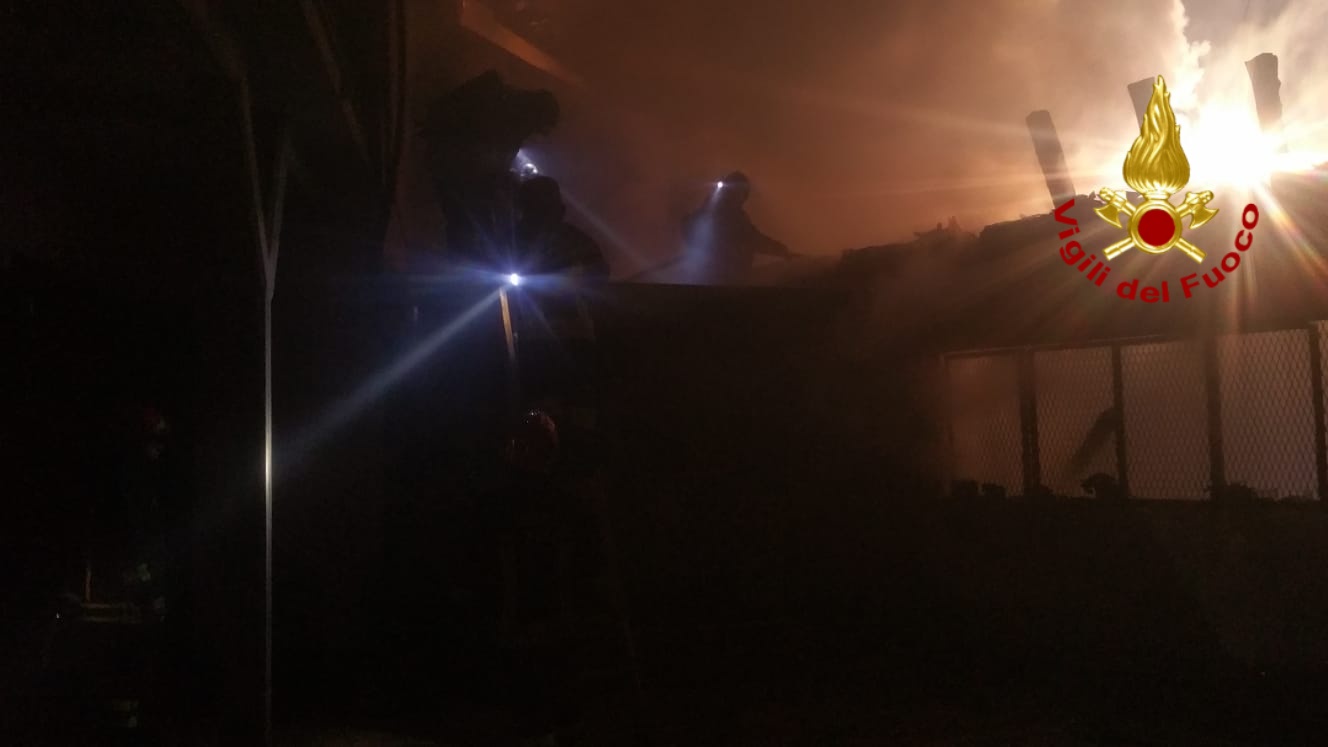 GRAVINA DI CATANIA: INCENDIO IN UN ABITAZIONE