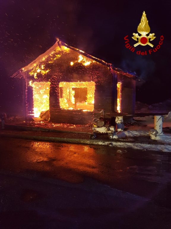 A FUOCO BAR DI PIANO PROVENZANA INTERVENTO DEI VIGILI DEL FUOCO - FOTO