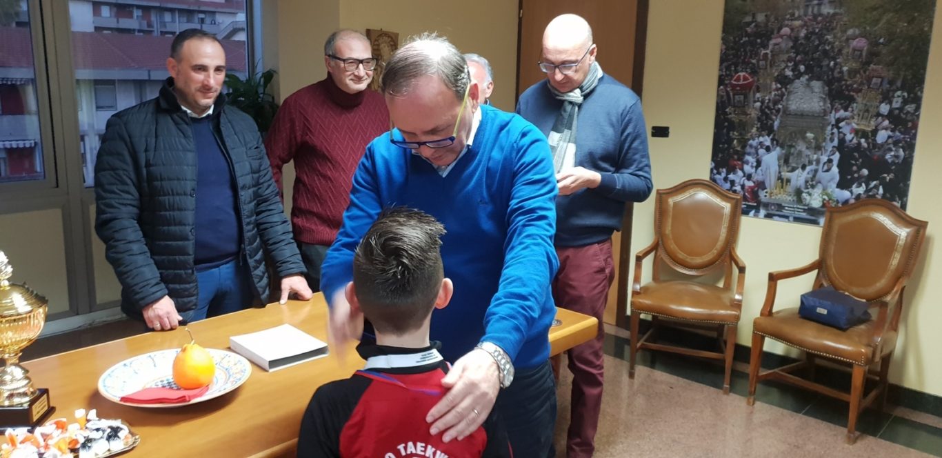 PREMIATI DAL SINDACO I GIOVANI DEL CENTRO SPORTIVO TAEKWONDO MARLETTA