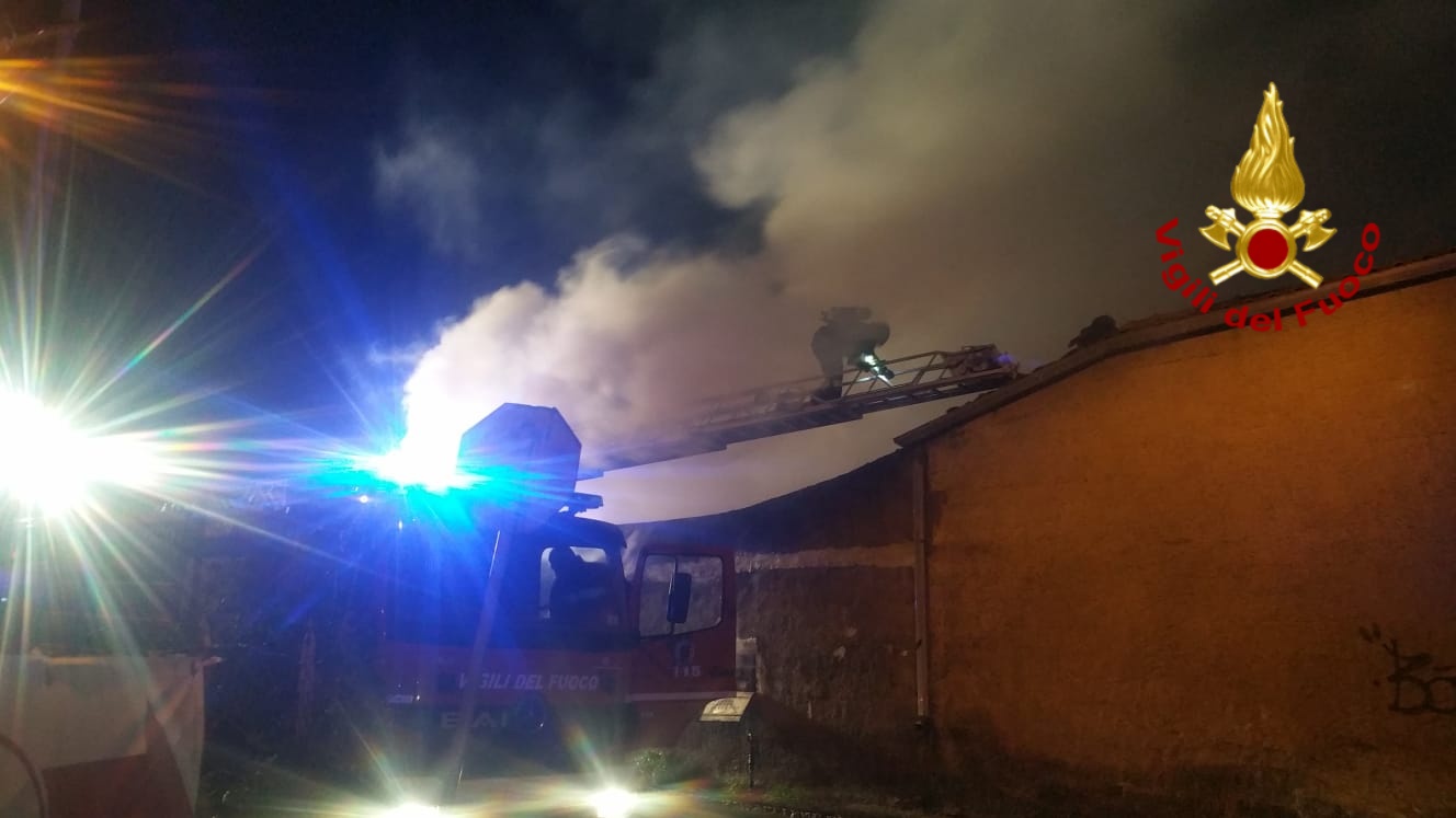 GRAVINA DI CATANIA: INCENDIO IN UN ABITAZIONE