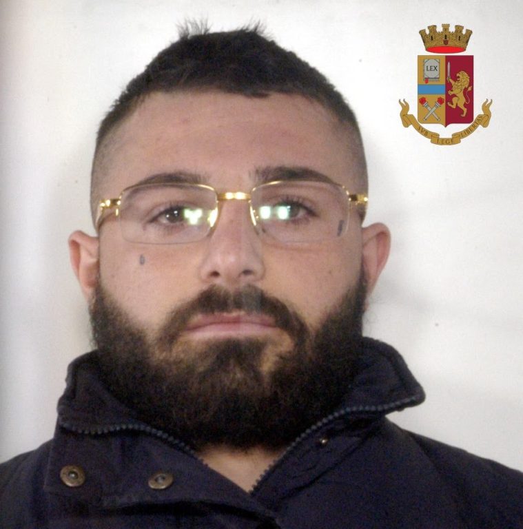 BIANCAVILLA: IN CASA LA COCAINA PRONTA PER LO SPACCIO E UN FUCILE CON MATRICOLA ABRASA, ARRESTATA COPPIA DI CONVIVENTI