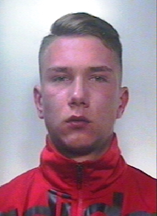 MASCALUCIA: Presi con le armi in pugno mentre rapinano un supermercato