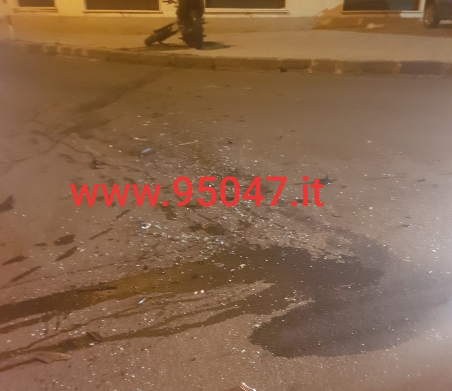 PATERNO' SCONTRO AUTO MOTO IN VIA VERGA