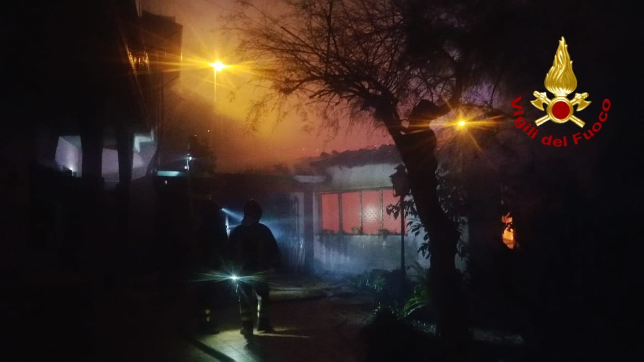 GRAVINA DI CATANIA: INCENDIO IN UN ABITAZIONE