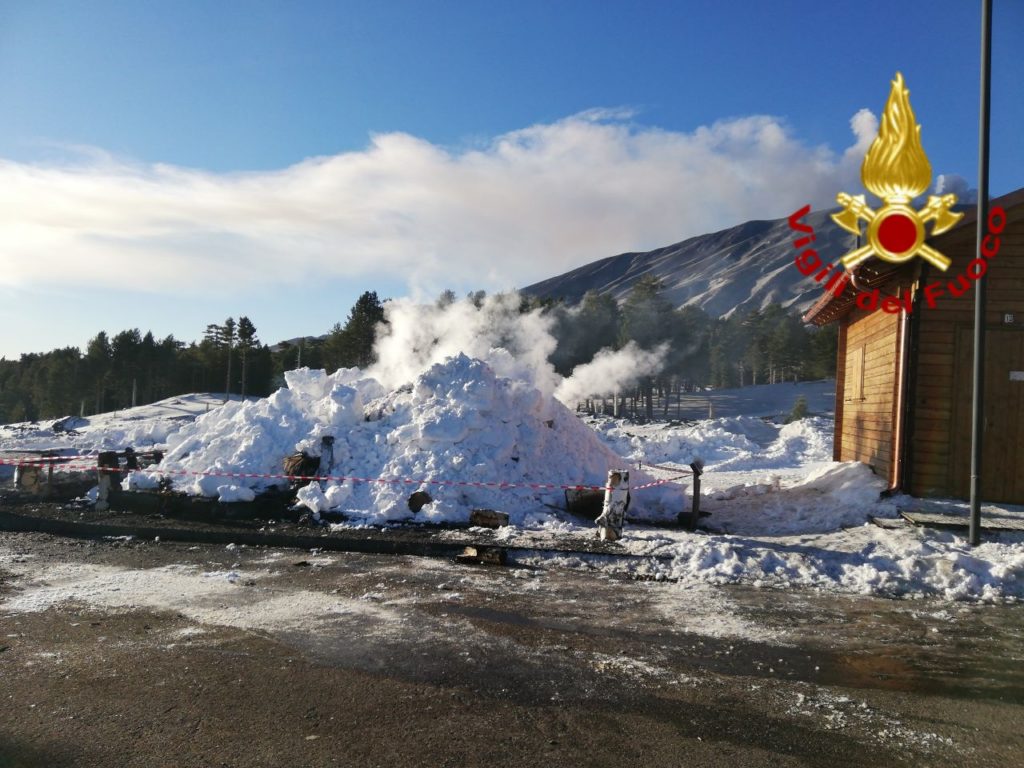 A FUOCO BAR DI PIANO PROVENZANA INTERVENTO DEI VIGILI DEL FUOCO - FOTO