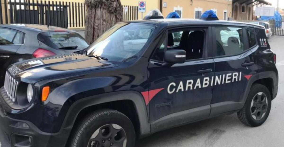 GRAMMICHELE:PRESI MENTRE RAZZIANO LE ROTAIE DELLE LINEA FERROVIARIA. - 