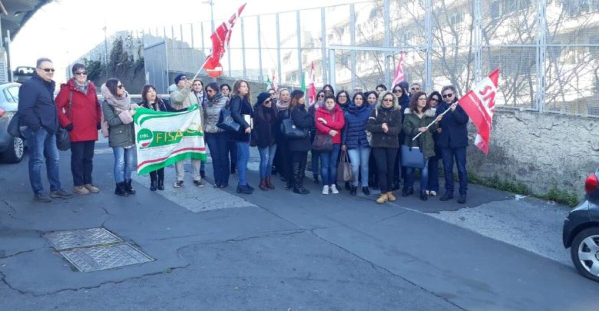 CAMBIO DI CONTRATTO MA SENZA NESSUN AVVISO: LO SCIOPERO DEL CALL CENTER LOMBARDIA CONTACT - 