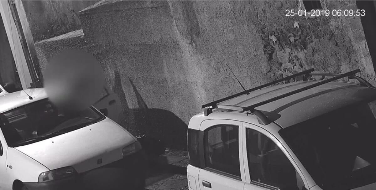 BIANCAVILLA: LE TELECAMERE DEL COMUNE INCASTRANO  LO "SPORCACCIONE" DI TURNO - 